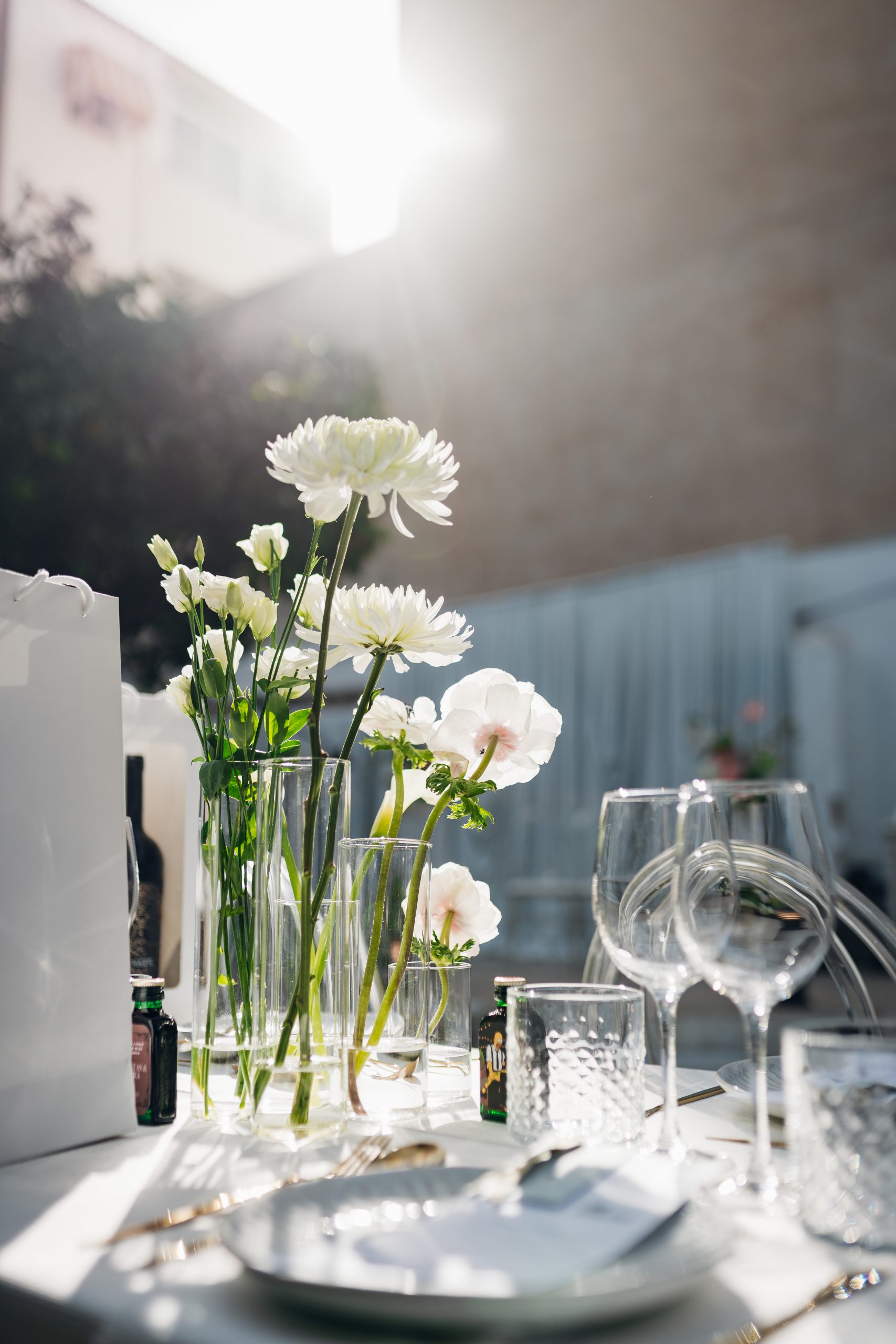 Ramo minimalista de flores frescas y elegantes